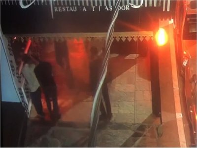 Video capta momento de festejo tras golpiza a Fernando Báez