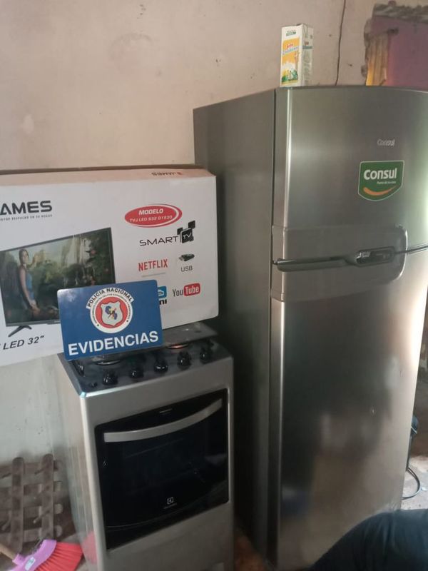 Detienen e imputan a una mujer por supuesta estafa con tarjetas “clonadas” - Nacionales - ABC Color