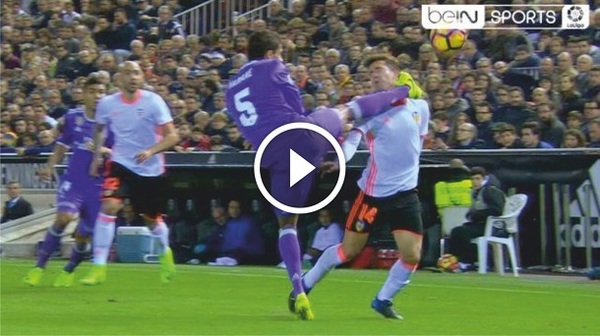 Tremenda patada Raphaël Varane en la liga Española (Vídeo) - PARAGUAYPE.COM