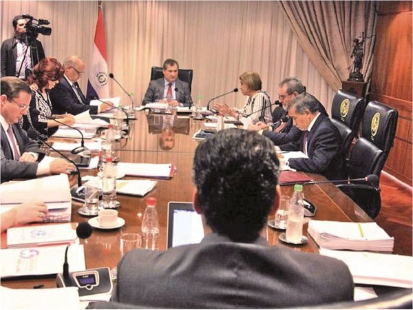 Con dudosa interpretación de la ley quieren elegir a titular de la Corte