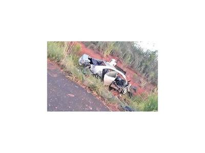 Conductor muere en choque frontal con un tractocamión