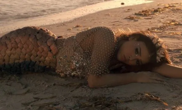 HOY / Danna Paola, vestida de sirena, lanza "Sodio"