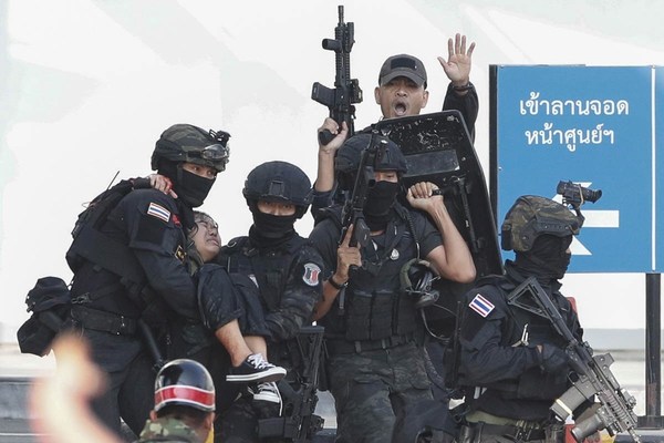 Masacre en Tailandia: policía abatió a militar que mató a 27 personas en un shopping center - ADN Paraguayo