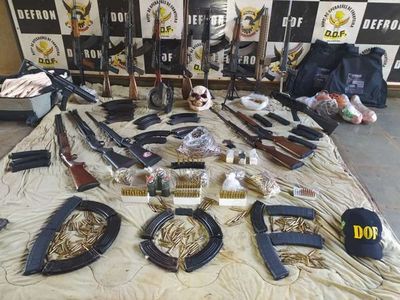 Hallan arsenal en poder de brasileños que usaban camioneta con chapa paraguaya  - Nacionales - ABC Color