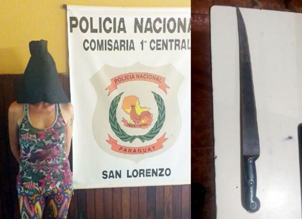 Detienen a mujer que intentó asaltar con un machete de medio metro - Nacionales - ABC Color