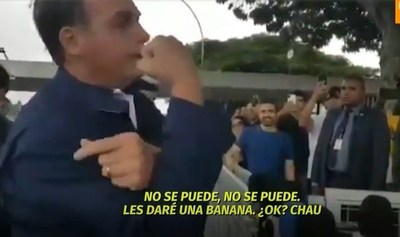 Bolsonaro cargó otra vez contra la prensa e hizo un “corte de mangas” a los periodistas - ADN Paraguayo