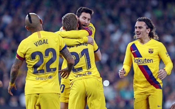 Barcelona supera al Betis con sufrimiento