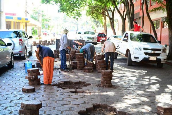 Ejecutan bacheo y otras reparaciones en CDE - ABC en el Este - ABC Color