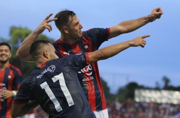 Cerro Porteño golea y se mantiene cerca de la punta