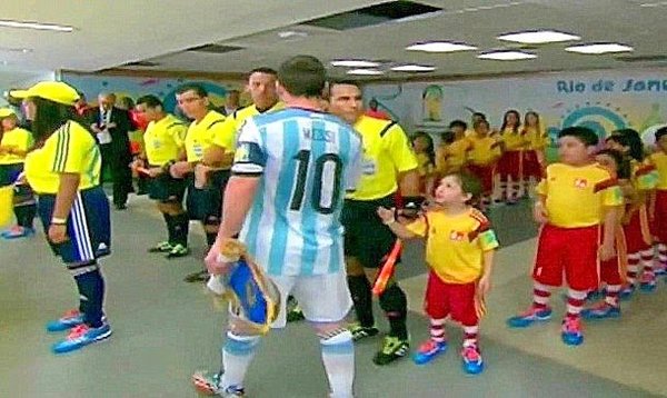 Messi dice ahora que no vio al niño (VIDEO) - PARAGUAYPE.COM