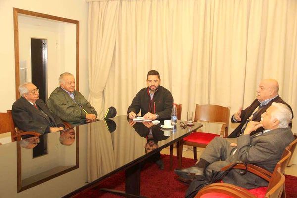 Abdo Benítez se reunirá con los ex mandatarios y ex titulares de la ANR