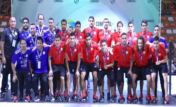 La Albirroja subió al podio