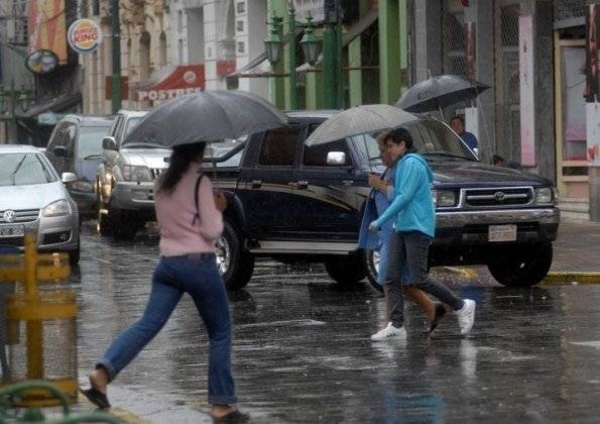 HOY / Meteorología pronostica lluvias para este lunes