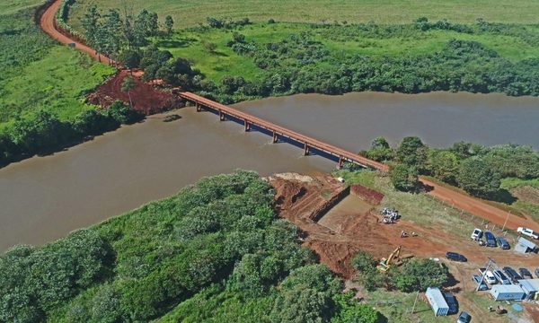 Prosigue construcción de puente entre Cedrales y Minga Guazú