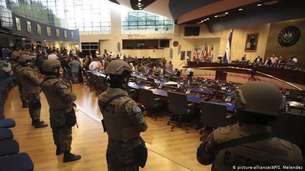 Presidente de El Salvador militariza el Congreso: denuncian autogolpe y piden intervención de la OEA - ADN Paraguayo