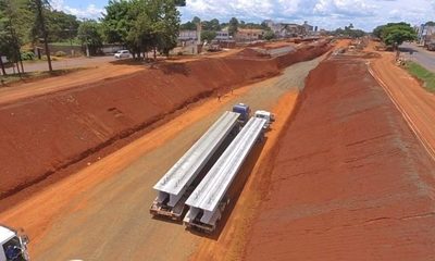 Llegaron a CDE las primeras vigas de hormigón para multiviaducto