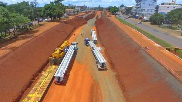 Llegaron a CDE las primeras vigas de hormigón para el multiviaducto