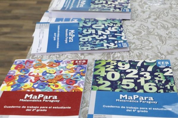 MEC aparta a dos directores generales y asegura que libros llegarán sin errores a los alumnos