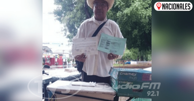 Regalan beca a heladero que se hizo viral por sus excelentes notas