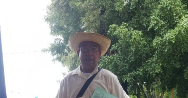 Vendedor de helado terminó el cole y quiere ser abogado
