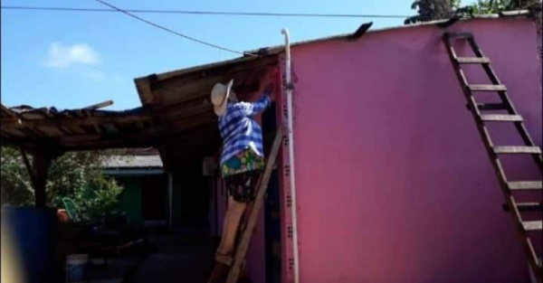 Abue fue cachada pintando su casa y se hizo famosa