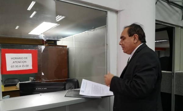 HOY / Anexar fe de errata a textos con errores será una “burrada” más de Petta y su gabinete, afirma docente