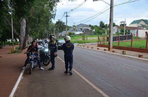 Multan a motociclistas sin casco en Ciudad del Este