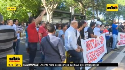 Hurreros de Ulises Quintana se manifiestan - ABC Noticias - ABC Color