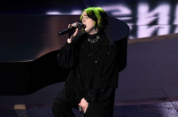 Los Óscar homenajean a Kirk Douglas y Kobe Bryant con la voz de Billie Eilish - Música - ABC Color