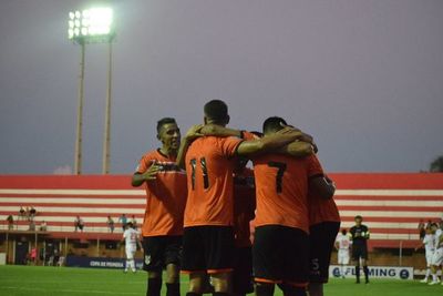 Juego de luqueños, en San Lorenzo - Fútbol - ABC Color