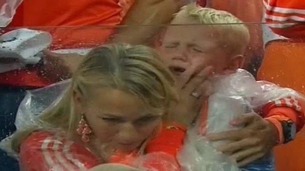 El Hijo de Robben llora desconsolado tras la derrota (VIDEO) - PARAGUAYPE.COM