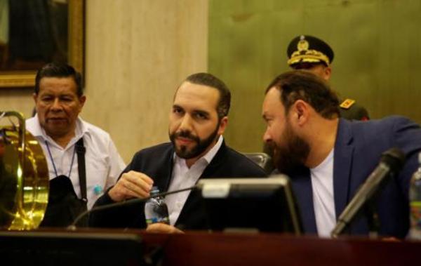 El Salvador: Presidente Bukele irrumpe con militares en Congreso y abre crisis interna