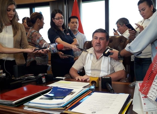 Blas Llano anuncia que apoyará la ley de financiamiento político porque vio 'Joker'