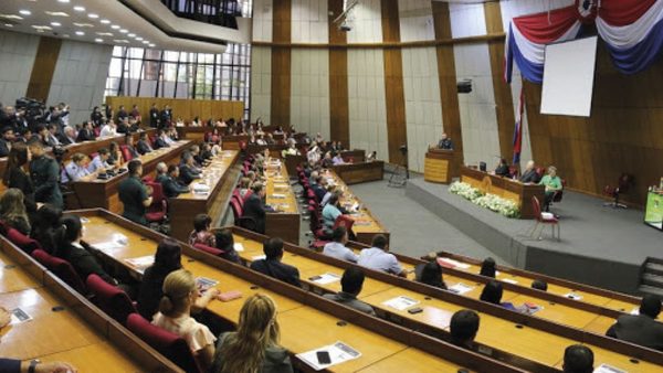 Diputados gasta US$ 2,2 millones en seguro médico