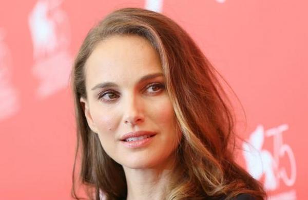 El 'mensaje oculto' en el vestido de Natalie Portman en la ceremonia de los Premios Oscar - SNT