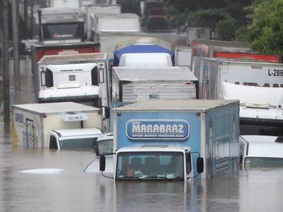Brasil: Fuerte temporal paraliza São Paulo y provoca caos en tránsito