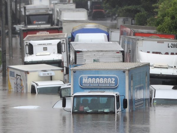 Brasil: Fuerte temporal paraliza São Paulo y provoca caos en tránsito
