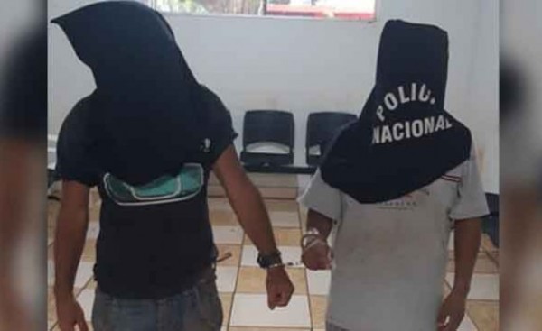 Extranjeros detenidos por intentar hurtar alumbrado público