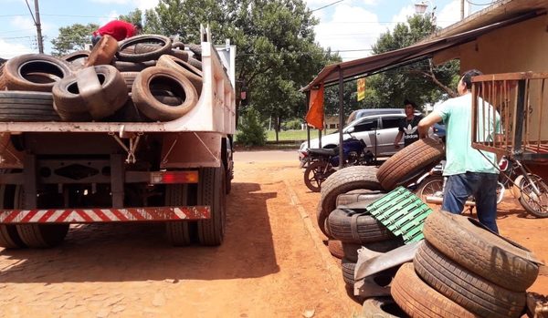Juntan tres toneladas de basura durante minga realizada por la UNE