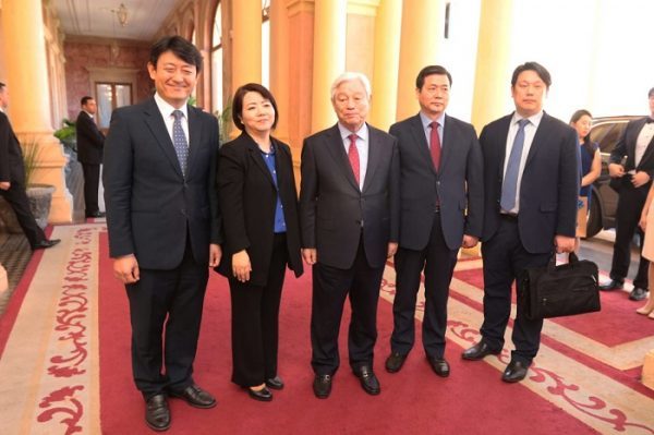 Abdo Benítez recibe a organizadores de encuentro mundial de jóvenes