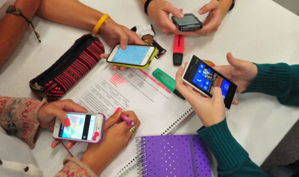 Vinculan el uso de móviles y de redes sociales con la salud mental juvenil » Ñanduti
