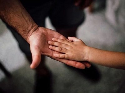 Fiscalía sostiene que sospechoso de abuso a niña fallecida es su padre