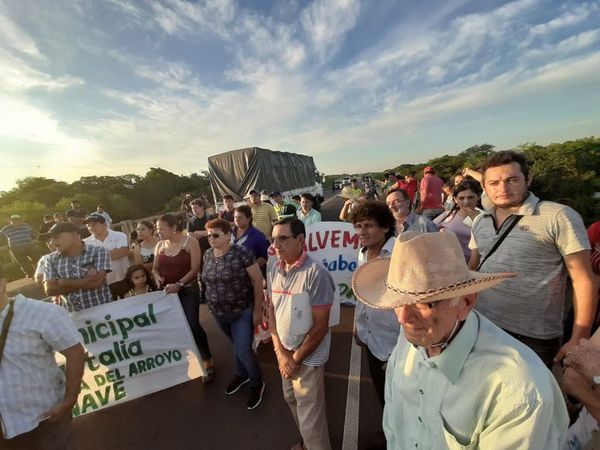 Pobladores se manifestaron en defensa del arroyo Caañabé y el Lago Ypoá - Nacionales - ABC Color