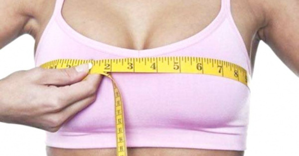 Mujer tenía 4 senos y se operó para quitárselos