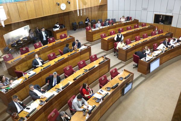 Comisión Permanente analizará hoy si convoca a la Cámara Alta