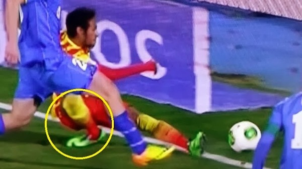Asi fue la grave lesion de Neymar en el tobillo (VIDEO) - PARAGUAYPE.COM