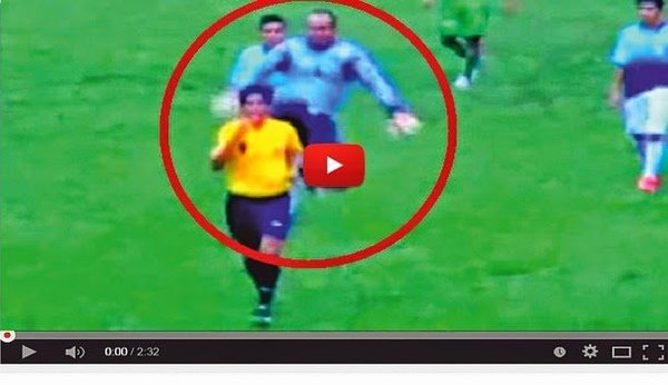 Arbitro sufre brutal patada del arquero en Perú (VÍDEO) - PARAGUAYPE.COM
