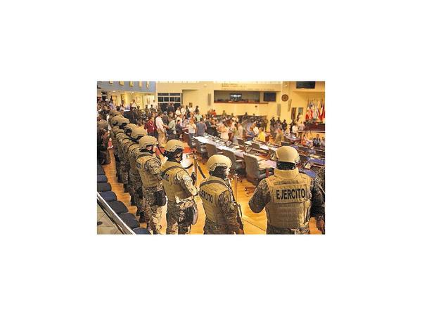 Congreso salvadoreño repudia intento de golpe de Bukele