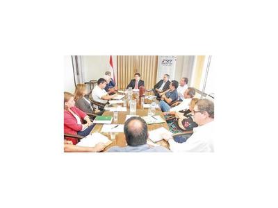 Diálogo sobre extras se traba y se reaviva amenaza de huelga