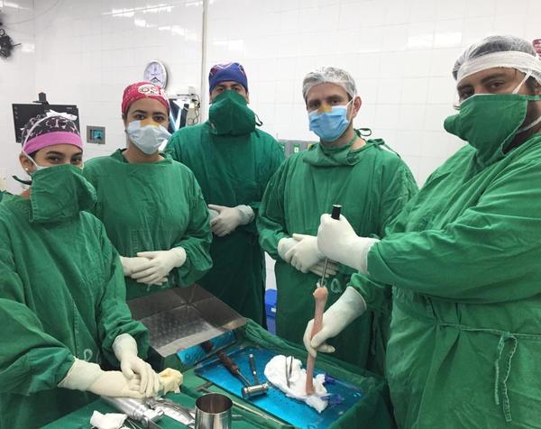 Menor recibe prótesis tras la aplicación de innovadora técnica realizada por primera vez en el Paraguay » Ñanduti